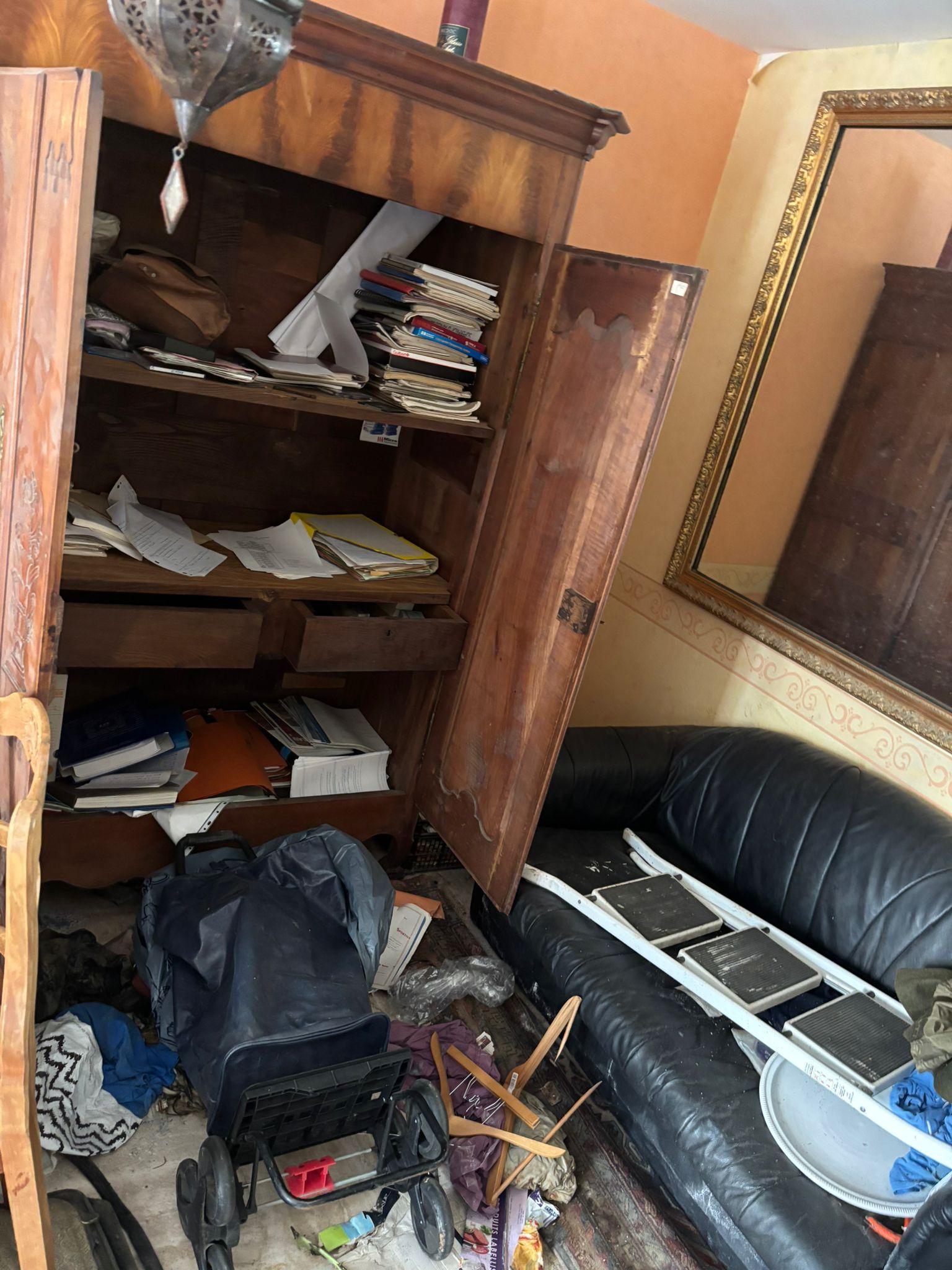 Comment expliquer que le nettoyage n’est qu’une étape dans la prise en charge d’un Diogène à Vitry-sur-Seine et dans les villes environnantes IMG 20250901 WA0065